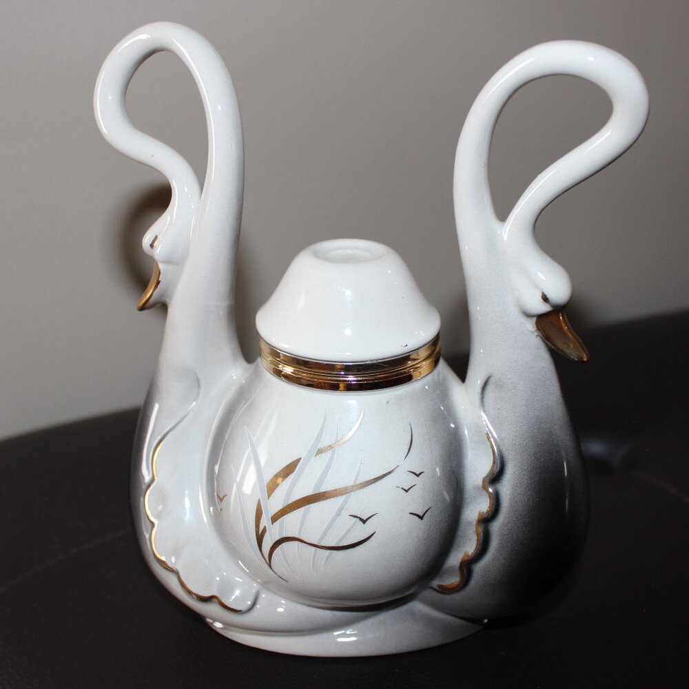 Capodimonte Double Swan Capodimonte Porcelain Trinket Jewelry Ornament Small Box